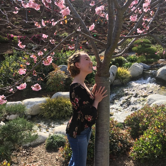 Meet your Posher, Amy Kaori - Picture 4 of 5